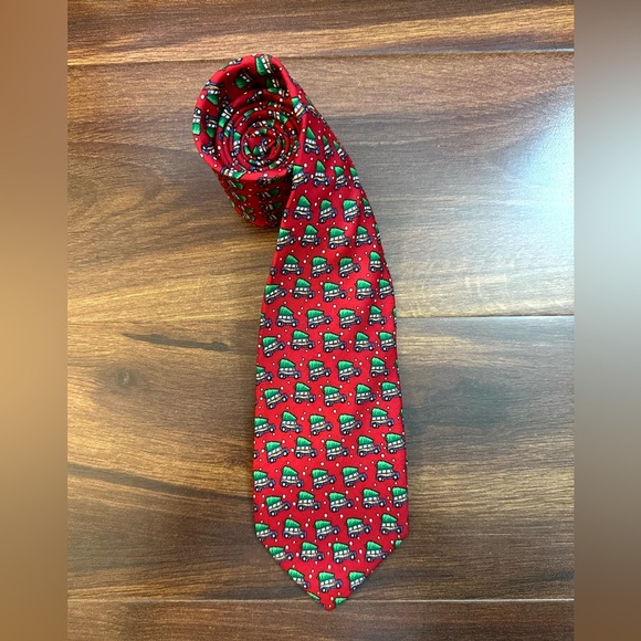 VINEYARD VINES Red Silk Tie With Christmas Tree on Truck Pattern - Picture 1 of 9